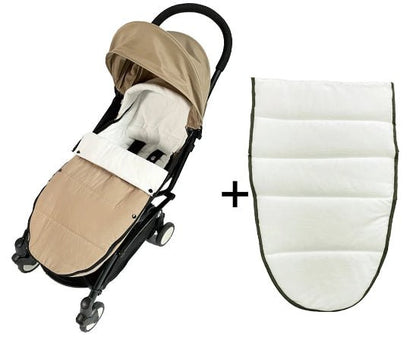 À gauche, une poussette beige et blanche avec la Chancelière | Imperméable pour le confort et la protection de bébé contre les intempéries. À droite, la même chancelière blanche apparaît seule, avec un signe plus entre les deux images.