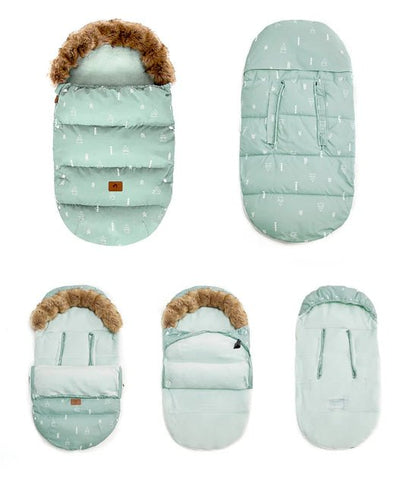 Cinq vues de la Chancelière Poussette | Hiver 0-24 mois en vert menthe bordée de fourrure, dévoilant son motif arbre et son aspect zippé/dézippé sous tous les angles pour mettre en valeur la protection thermique et le confort de bébé.