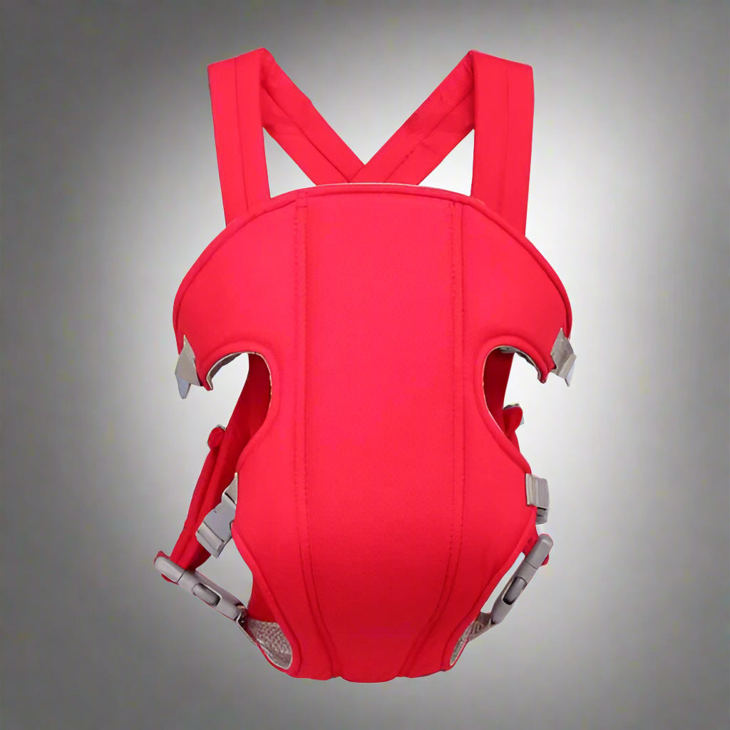 Le Porte Bebe | Face & Dos, un porte-bébé ergonomique rouge avec bretelles, ouvertures pour les jambes et boucles réglables, offre un confort pour le parent et le bébé et est présenté sur un fond blanc.