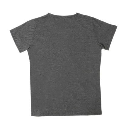 Le Porte Bebe | T-Shirt, un t-shirt confortable à manches courtes gris foncé posé à plat avec le dos vers le haut sur un fond blanc, est parfait pour les parents actifs qui apprécient la simplicité.