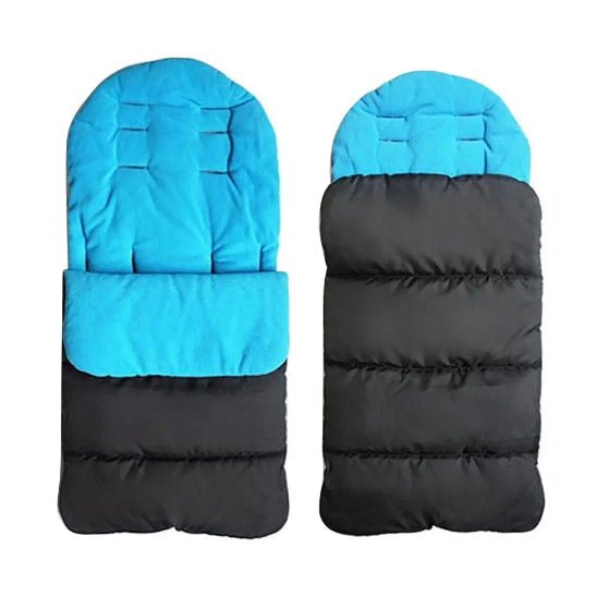Deux Poussette Chancelière | CosyToes™ sont présentées, toutes deux noires en dessous et bleu vif en dessus. L'une est entièrement ouverte, l'autre partiellement pliée, mettant en valeur leur design matelassé et rembourré pour un confort optimal en hiver ou en poussette.